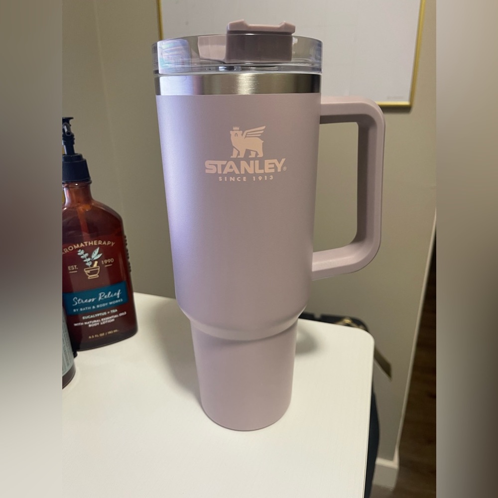 Brand New Abalone 40oz Stanley